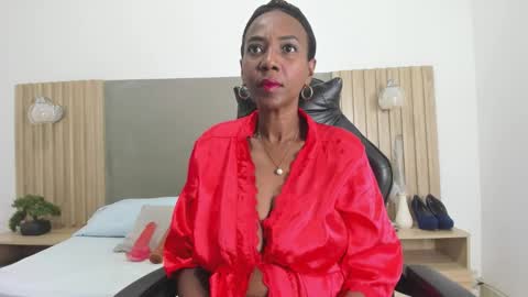 C O R A  L online show from November 18, 2:03 am