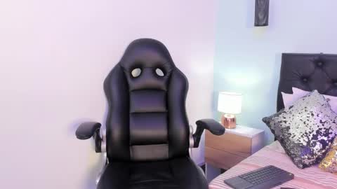 Carol Jhones  online show from October 20, 12:37 am