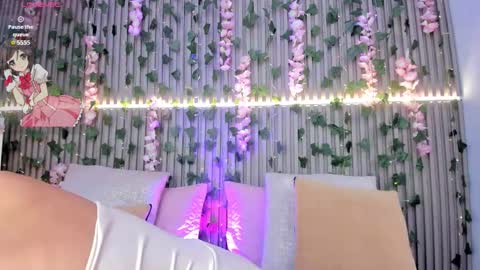 coralineross_ online show from November 25, 11:53 am