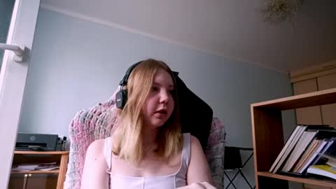 Elvi online show from May 26, 9:37 am