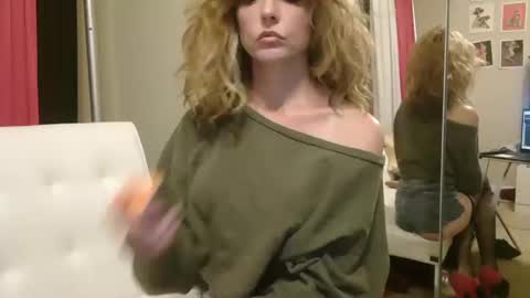 CorinneBijou online show from March 5, 4:56 am