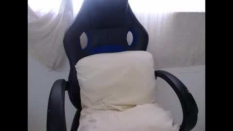 corolaxxl online show from December 19, 7:20 pm