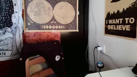 Snapshot of cosmonudes chatting on February 28, 12:09 pm Barry online show from February 28, 12:09 pm