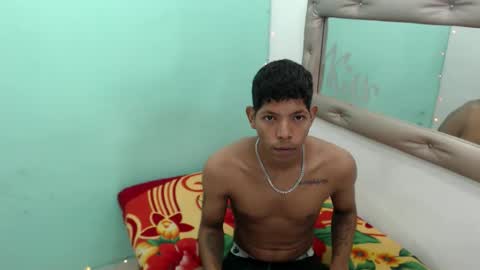 Snapshot of couple_sex22 chatting on October 23, 2:02 am kloe matias online show from October 23, 2:02 am