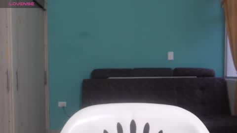  ALEJANDRO Y EMILY  online show from February 3, 11:47 am