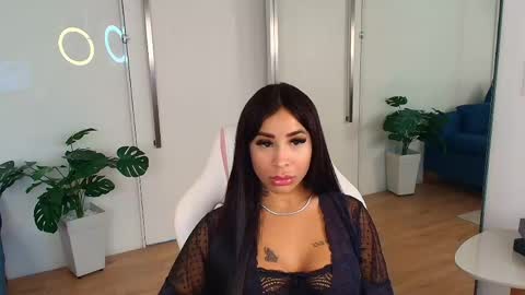 Courtney Hill online show from May 30, 11:30 am