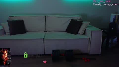 Snapshot of crazzy_cherry chatting on September 25, 1:40 pm crazzy cherry online show from September 25, 1:40 pm