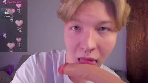 Snapshot of creamcherrystudio chatting on October 23, 1:40 am TheMikeSever online show from October 23, 1:40 am