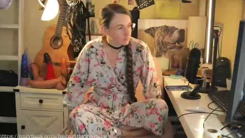 Creature Marie online show from February 22, 3:03 pm