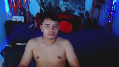 Snapshot of crisandmery chatting on October 24, 8:04 am CRISANDMERY online show from October 24, 8:04 am