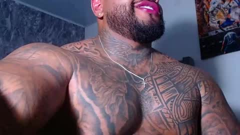 criss_zanders202 online show from May 21, 10:16 pm