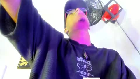 criss_zuri online show from May 11, 11:50 am
