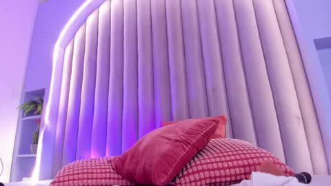 Nicole  Connection time 220pm-910pmCol online show from March 6, 8:19 pm