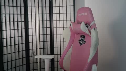 Laura online show from February 4, 2:59 am