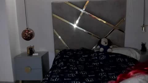  Independent Model online show from February 5, 1:44 pm