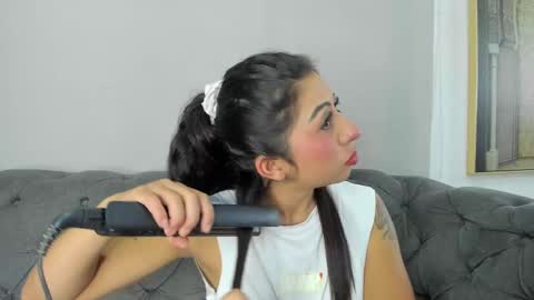  Independent Model online show from January 10, 12:15 pm