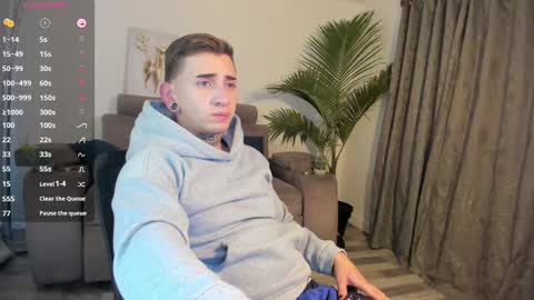 Christoper online show from February 5, 9:29 pm