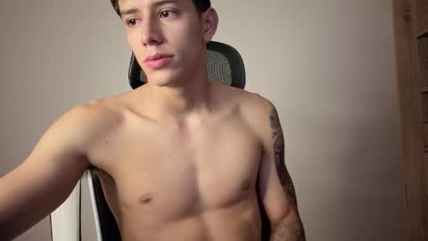 cristopher23  online show from December 19, 10:33 am