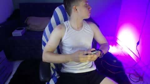 cristopher_2004 online show from June 30, 2:33 am