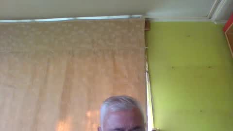 crmperez online show from March 31, 8:42 pm