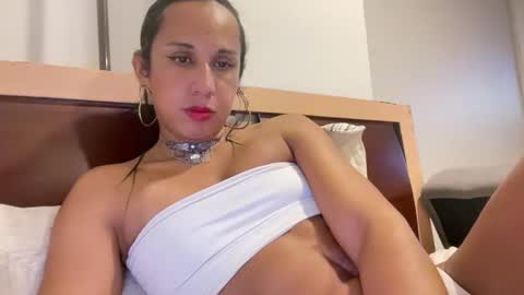 crossmichellevargas online show from November 18, 1:41 am