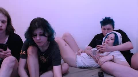 Crystal and Marcl online show from March 4, 1:12 am