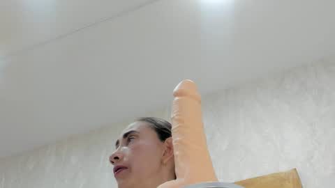 crystal_sm online show from April 8, 3:09 am