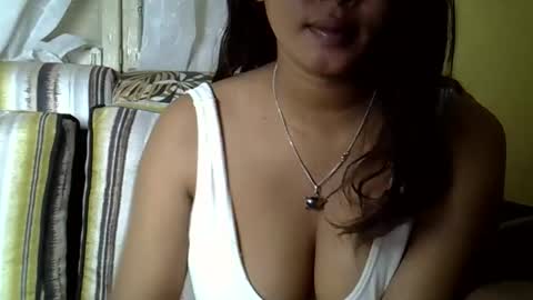 crystalbellax online show from April 23, 7:05 am