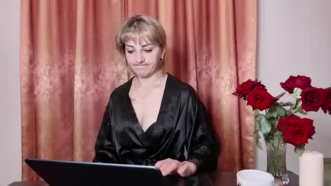 Mary online show from June 16, 8:57 pm