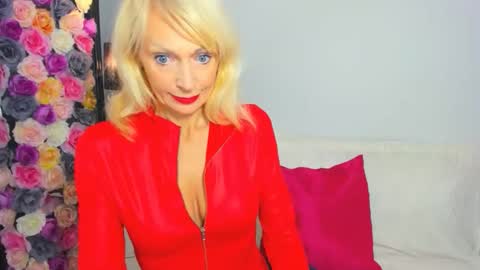 Crsyatal online show from November 19, 4:17 pm