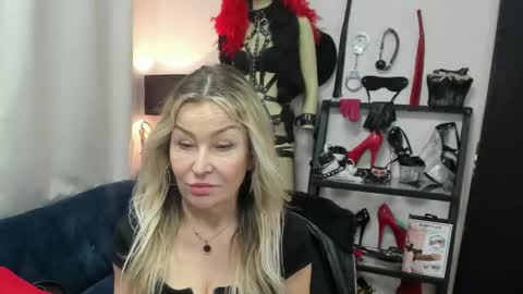 CrystalHotty online show from April 14, 5:22 am