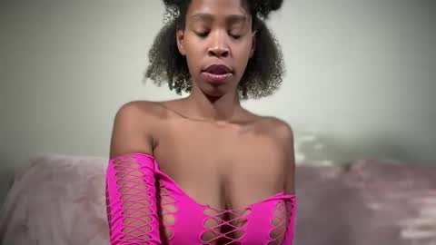 cum2charmxx online show from November 23, 3:32 pm