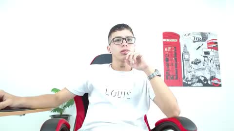 cumandres online show from September 16, 1:57 pm