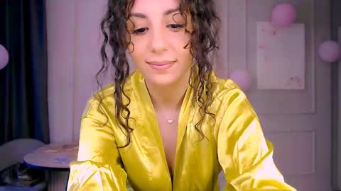 curly_jade_ online show from April 13, 4:22 pm