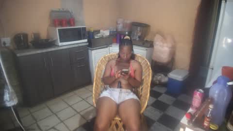 curvypear76x online show from October 23, 9:33 am