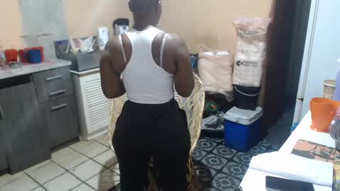 curvypear76x online show from December 2, 6:27 pm