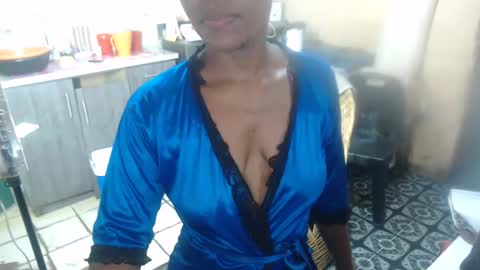 curvypear76x online show from December 7, 10:12 pm