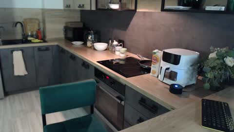 Im Brian online show from February 4, 7:22 pm