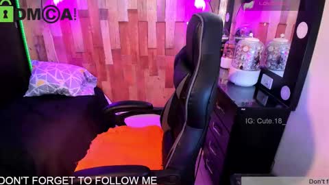    Independent Model online show from February 7, 7:50 pm