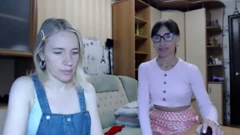 cute_lion_ online show from July 27, 12:24 pm
