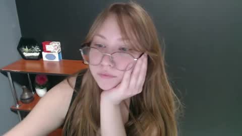 Snapshot of cute_minx chatting on January 29, 10:27 am Veronica online show from January 29, 10:27 am