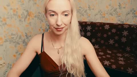 cute_smile_shy online show from December 5, 11:34 pm