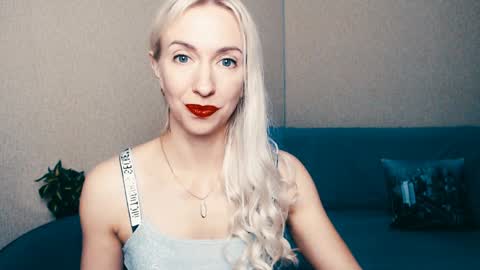 cute_smile_shy online show from December 28, 5:35 pm