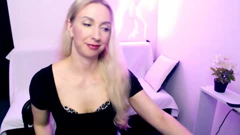 cute_smile_shy online show from March 27, 6:20 pm