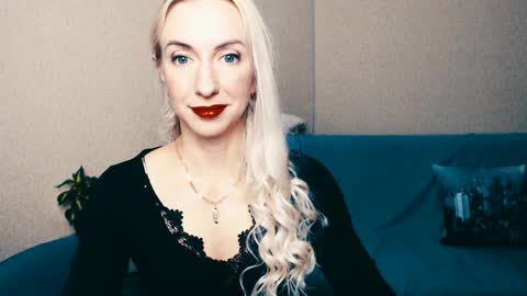 cute_smile_shy online show from January 10, 9:31 pm