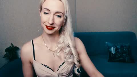 cute_smile_shy online show from February 13, 11:15 pm