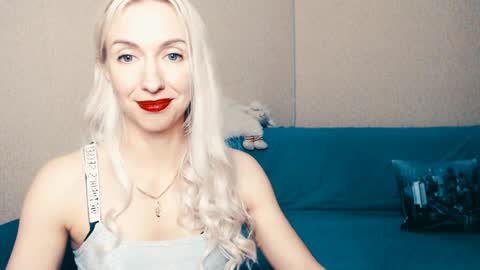 cute_smile_shy online show from December 28, 8:36 pm