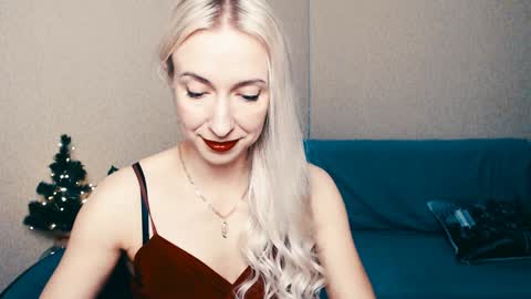 cute_smile_shy online show from January 5, 7:17 pm