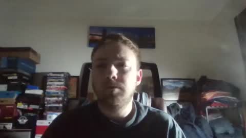 cuteguy4u87 online show from December 17, 2:29 am