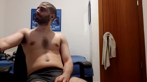 cuteguy52 online show from May 25, 9:54 pm